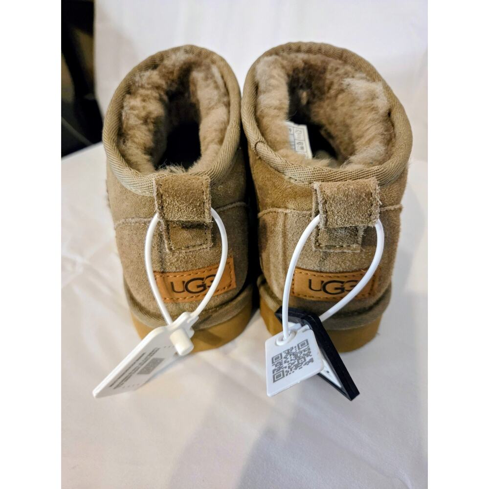 UGG Women's Size 7 Suede Ankle Bootie UGGPlush Lined NWT - EU 38 MPN 1110 - Picture 6 of 6